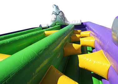 Curso de obstáculo inflável gigante temático colorido de Dia das Bruxas para crianças/adultos