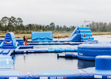 parques infláveis gigantes da água de encerado do PVC de 0.9mm Plato, parque do esporte do Aqua da ilha da onda 65 porções